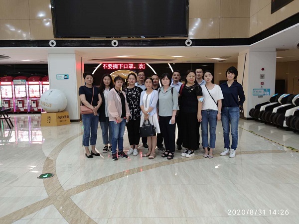 安徽鹽業(yè)地產(chǎn)集團(tuán)公司機(jī)關(guān)第一、第二黨支部組織觀看愛國主義題材影片《八佰》