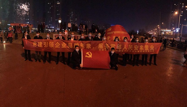 “黨建引領(lǐng)企業(yè)品牌形象，服務(wù)霍邱人民安家置業(yè)”霍邱項(xiàng)目黨支部開展春節(jié)送春聯(lián)禮包活動(dòng)