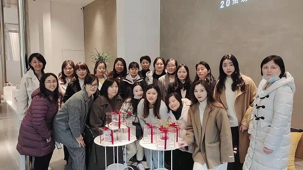 巧手做烘焙，甜蜜好時(shí)光——地產(chǎn)集團(tuán)工會(huì)舉辦婦女節(jié)主題烘焙活動(dòng)