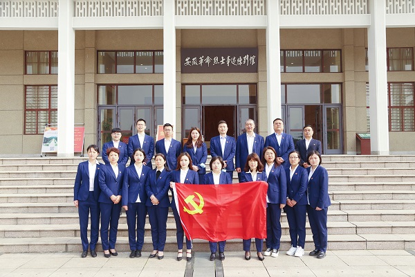 徽鹽地產(chǎn)集團機關(guān)第二黨支部開展“緬懷革命先烈，傳承紅色基因”主題黨日活動